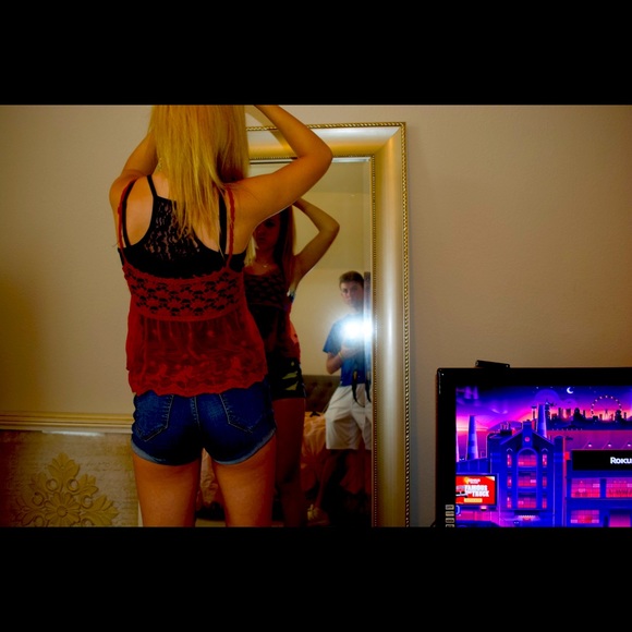 Red shirt - Picture 2 of 3